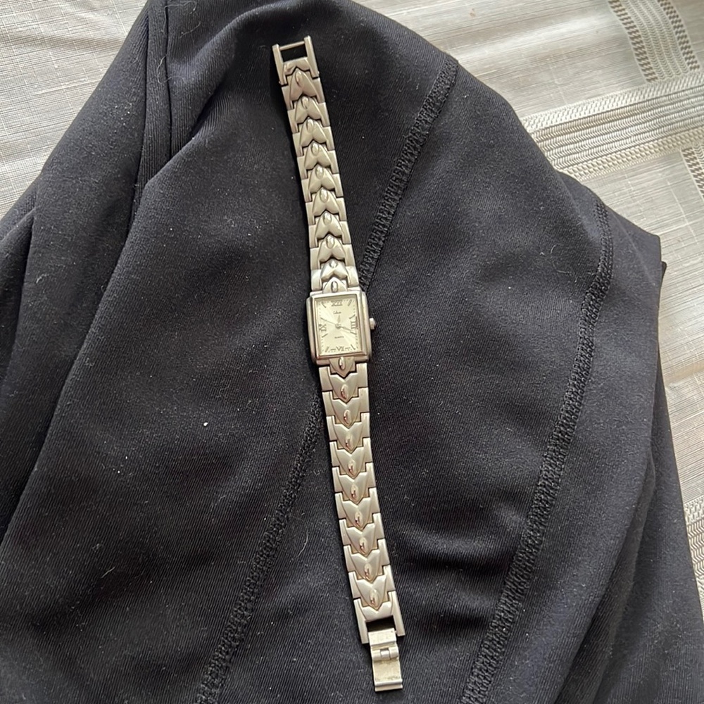 Silver tone watch Wind it up good condition